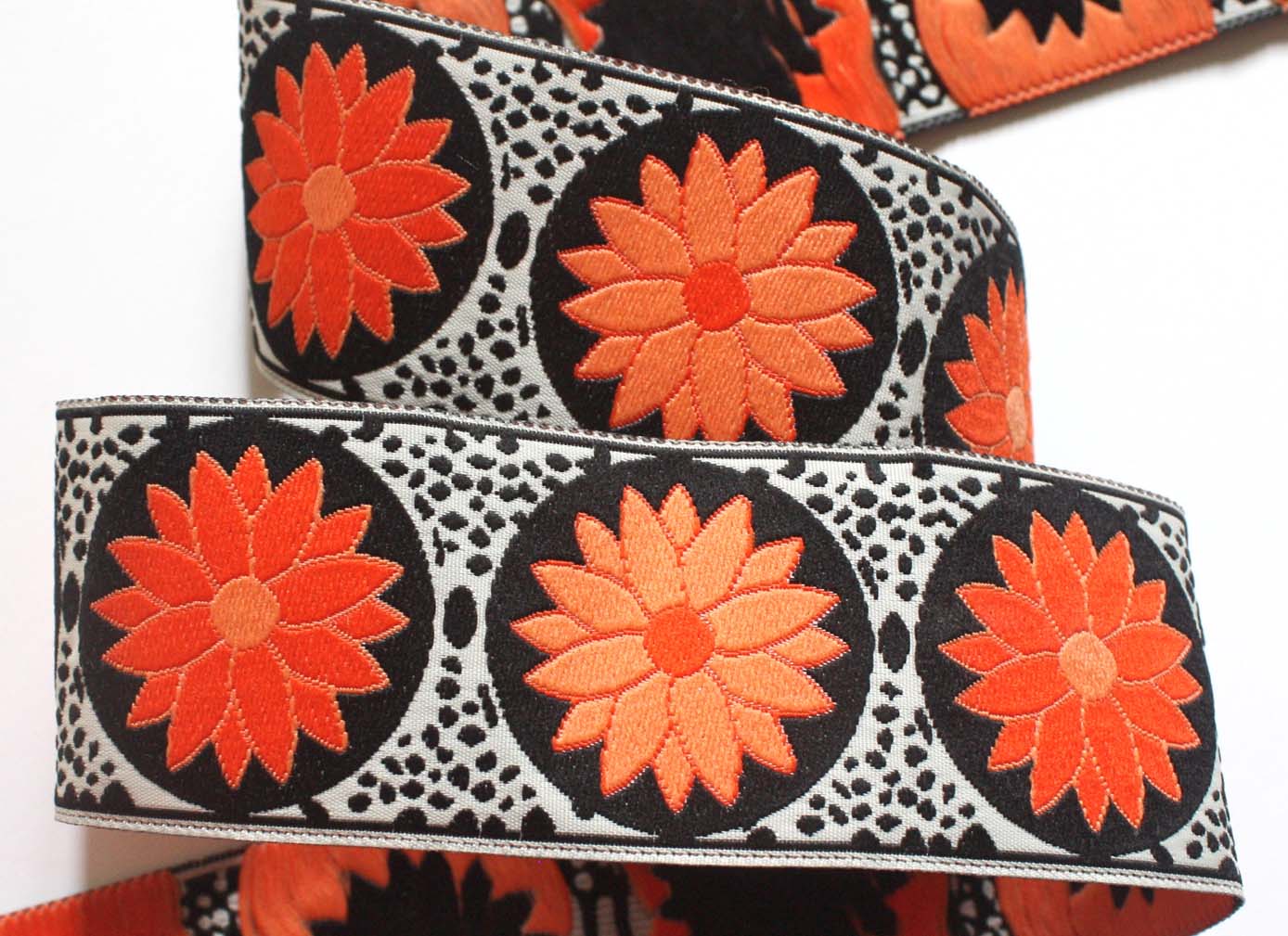 DAISY DOT FLOWER16d 1 1/2 "x 3 yards Orange, Coral and Black