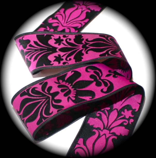 DAMASK DESIGN4aa 1" MAGENTA/BLACK (3 YDS)