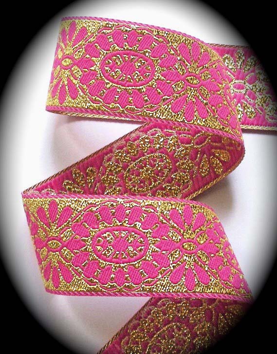 FLORAL69AA - 1 3/8 GOLD/H.PINK FLORAL -(3 yds)