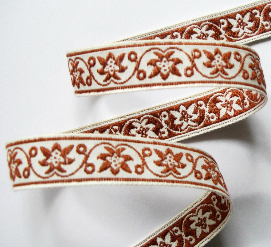 VINTAGE1658 - 5/8" NATURAL/BROWN  FLORAL WOVEN (5 YDS)