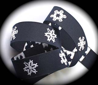 SNOWFLAKE54A 1" (3 YDS) Navy W/Snowflakes