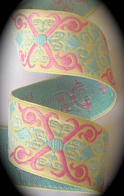 SCROLL21 -1 1/2" (3 yds)HEAVY WOVEN BUTTERCUP/PINK/BLUE