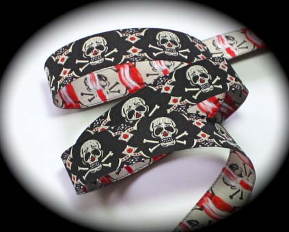 SKULL, TRIBAL2A-  5/8" (25 YDS) BLACK/CREME/RED