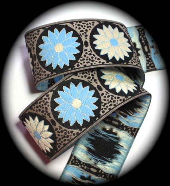 DAISY DOT FLOWER33 1 1/2" (10 YDS)BLACK/KHAKI/BLUE/IVORY