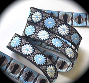 Daisy Dot Flower3DA - 5/8" (25yds) Blk, Khaki, Blue and Ivory