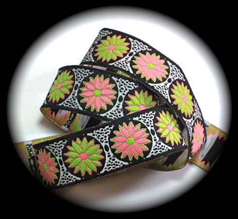 DAISY DOT FLOWER8B 1" WHITE/BL/LIME/PINK (25 YDS)