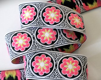 Daisy Dot Flower 1 7/8" x 3 yds White,Black and Pink