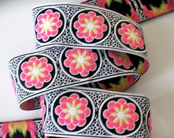 Daisy Dot Flower 1 7/8" x 3 yds White,Black and Pink