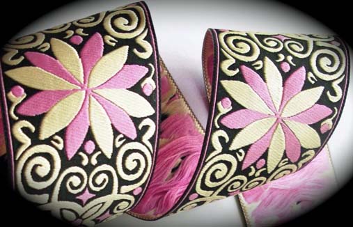 PINWHEEL ZINNIA23 1 7/8" (3 yds) CREME/BLK/PINK